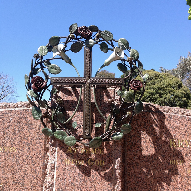 Kevin O’Neill, family memorial sculpture 2001